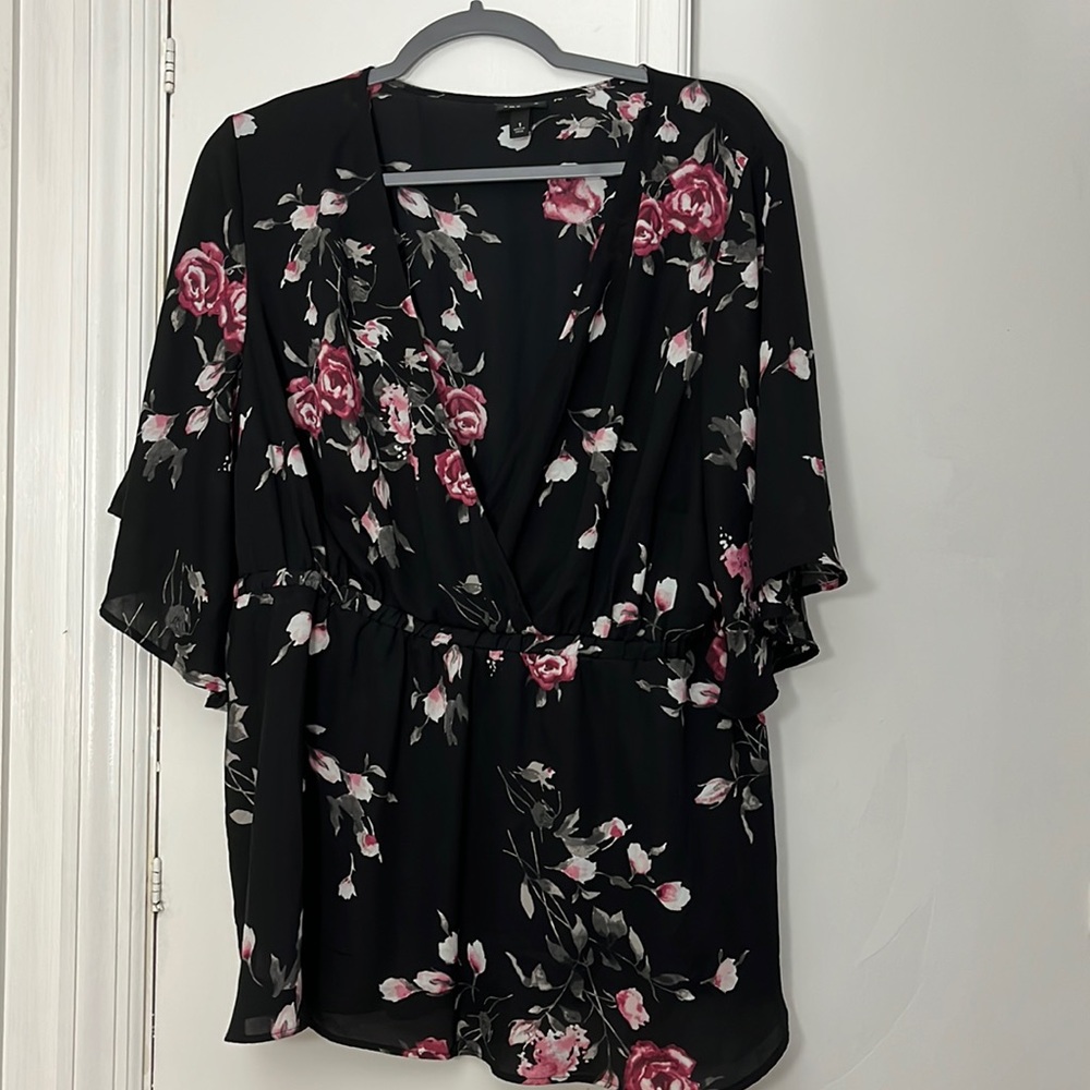 Torrid size 1, floral, kimono wrap style shirt with bell sleeves